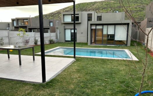 Hermosa Propiedad en Chicureo